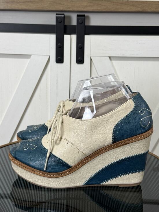 Pilcro Shoes - Anthropologie Pilcro Cream and Teal Leather Wedge Oxfords🍁🍂